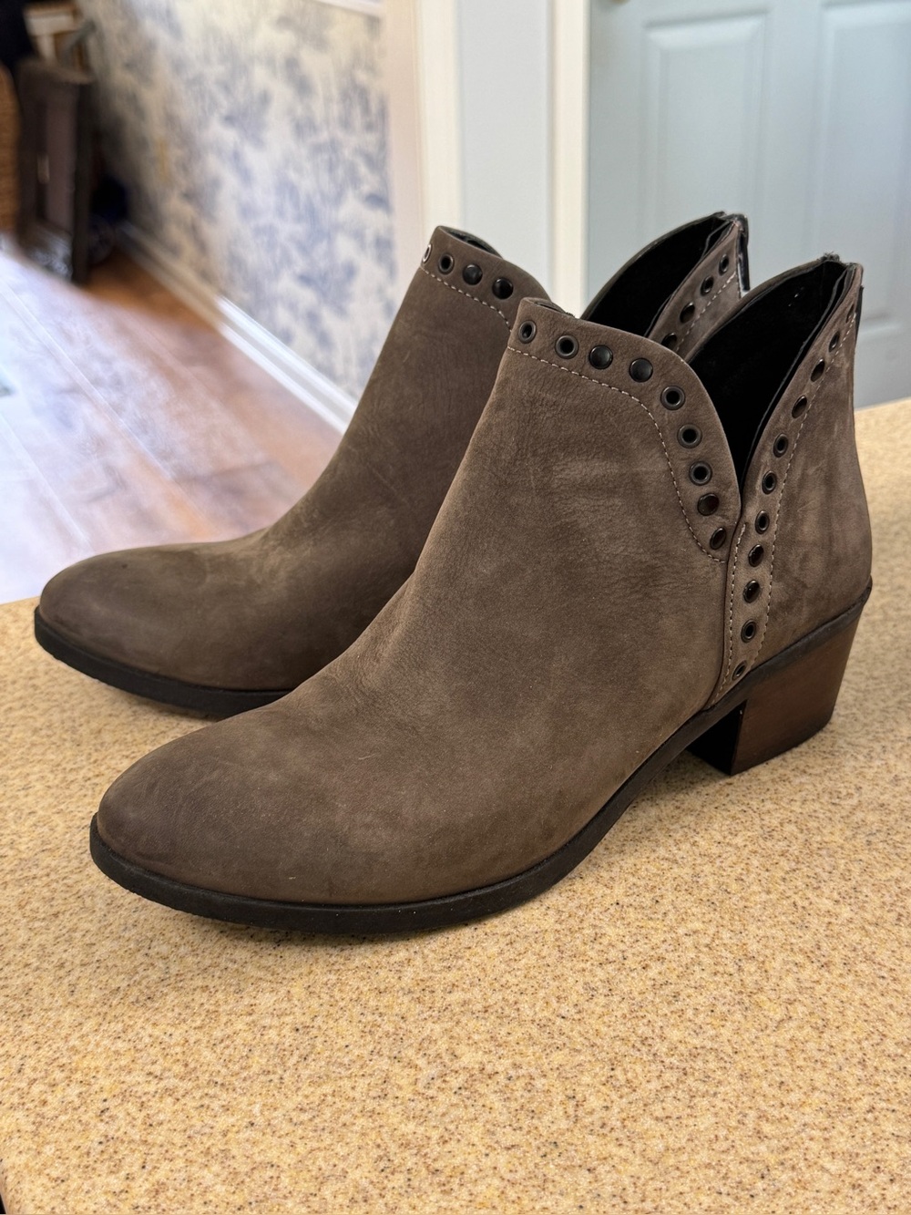 Bueno Cora Ankle Boots Gray Taupe Nubuck Leather 40 US 9.5 Studded New